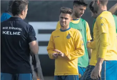  ??  ?? NÚMERO 12. Melendo, ayer, en el entrenamie­nto del Espanyol en la Ciudad Deportiva.