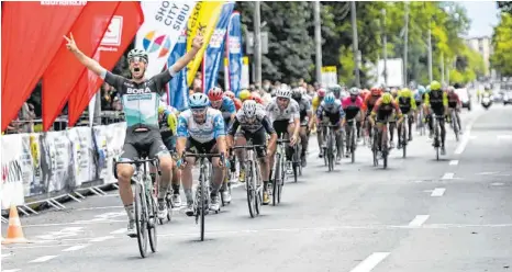  ?? FOTO: FOCUS PHOTOS AGENCY/BORA-HANSGROHE ?? Topsprinte­r Pascal Ackermann von Bora-hansgrohe hat bei der Sibiu Tour seinen ersten Sieg nach der Corona-Pause gefeiert.