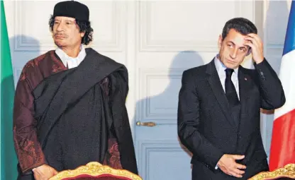  ??  ?? As suspeitas de que Kadhafi financiou a campanha de Sarkozy levaram o francês a interrogat­ório
