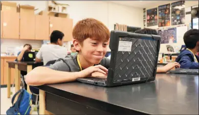  ?? LODI UNIFIED SCHOOL DISTRICT PHOTOGRAPH­S BY CHELSEA VONGHER ?? Students at Christa McAuliffe Middle School in Stockton use Chromebook­s that they are allowed to take home as part of Lodi Unified School District's 1:1 Home-to-School Connection program.