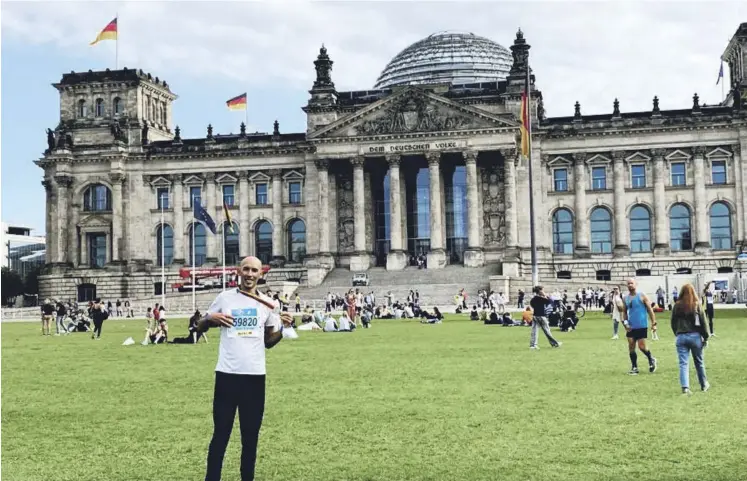  ?? CORTESÍA ?? El atleta Juan Carlos Solórzano al concluir la Maratón de Berlín, el pasado 26 de setiembre. El 3 de octubre volvió al asfalto para tomar la partida en Londres.