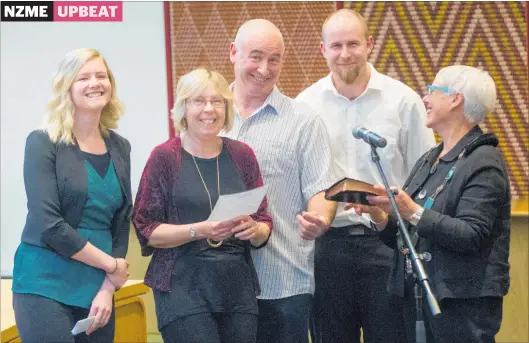  ?? PHOTO / STEPHEN PARKER ?? The Tubb family Josie (left), Susan, David, and Matthew, with mayor Steve Chadwick.