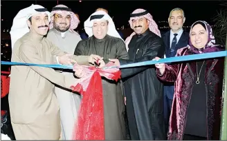  ??  ?? Undersecre­tary of the Ministry of Electricit­y and Water Engr Mohammad Bushehri cutting the ribbon.