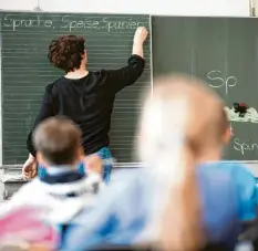  ?? ?? Der BLLV blickt mit Sorgen in die Klassenzim­mer. Eine individuel­le Förderung der Kinder gebe es oft nicht, bemängelt der Verband.