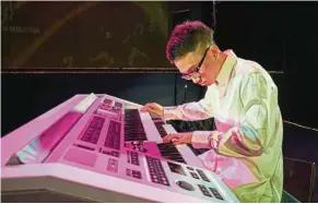  ??  ?? In addition to his academic responsibi­lities, Kong Zie Lik occasional­ly took part in music competitio­ns outside of the academy to put his skills and abilities to test.