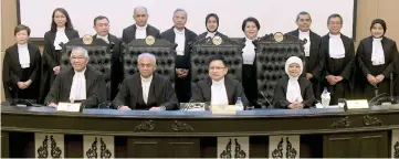  ?? — Bernama photo ?? Malanjum (seated second right) poses with the newly-appointed High Court judges (standing).