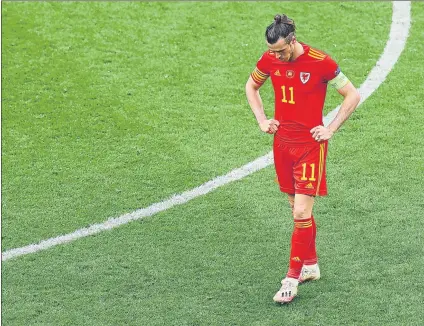  ?? FOTO: AP ?? Gareth Bale, tras caer eliminada Gales de la Eurocopa a manos de Dinamarca