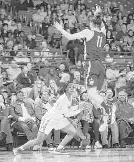  ?? Karen Warren / Houston Chronicle ?? Connecticu­t guard Kia Nurse, right, flies up to block the passing lane of UH guard Mariah Mitchell. The Cougars found no way out on offense Saturday.