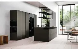  ?? ?? In der eleganten Zerox Hclay dark von Rotpunkt-Küchen kocht man mit Stil. Bei Möbel Klein. www.moebel-klein.at