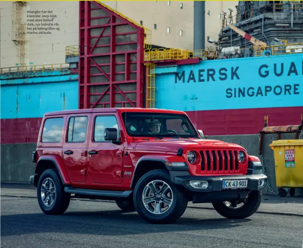  ??  ?? Wrangler har det klassiske Jeep-look med store ballondaek, syv lodrette ribber på kølergrill­en og macho-attitude.