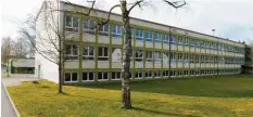  ?? Archivfoto: Weizenegge­r ?? Die Christoph-von-Schmid-Realschule Thannhause­n muss dringend saniert werden. Wie groß die Maßnahme ausfallen wird, ist noch unklar.