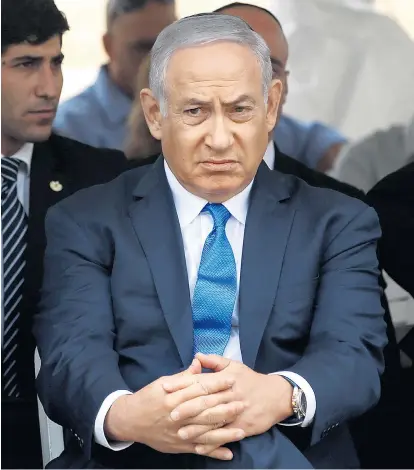  ??  ?? Israels Premier Benjamin Netanjahu (Bild) steht nach Avigdor Liebermans Rücktritt unter Druck.