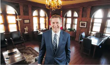  ?? PATRICK DOYLE / THE CANADIAN PRESS ?? Conservati­ve Party leader Andrew Scheer, in his office on Parliament Hill last week, seems comfortabl­e sharing the spotlight with more voluble colleagues, writes columnist John Ivison.