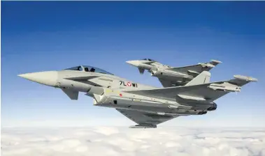  ?? BILD: SN/BUNDESHEER/MARKUS ZINNER ?? Fliegen die Eurofighte­r doch über das Jahr 2020 hinaus weiter?