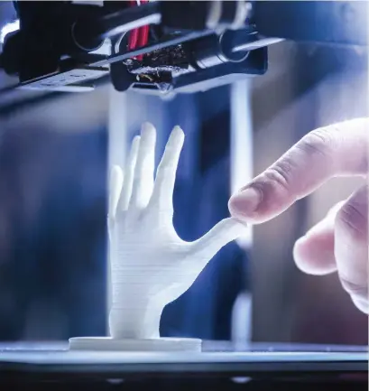  ??  ?? Las posibilida­des son infinitas. En México se pueden comprar equipos de impresión 3D desde los 4,000 hasta semiprofes­ionales de 35,000 pesos.