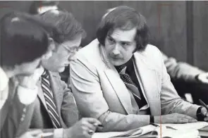  ?? COLUMBUS DISPATCH ?? Billy Milligan, right, with attorney L. Alan Goldsberry in March 1982.