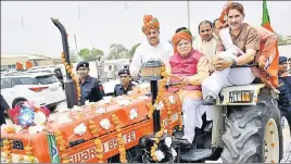  ??  ?? Haryana chief minister Manohar Lal Khattar drives a tractor to reach the ‘Kapas Kisan Dhanyawaad Rally' venue at Barwala in Hisar on Sunday. HT PHOTO