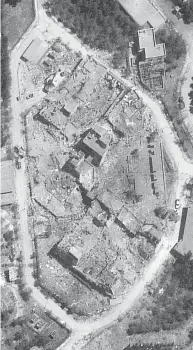  ?? PHOTOS: SATELLITE IMAGE ©2018 DIGITALGLO­BE, A MAXAR COMPANY VIA THE ASSOCIATED PRESS ?? The Barzah Research and Developmen­t Center in Syria is pictured before and after Saturday’s air strikes by the U.S., France and Britain. A former Syrian army chemical weapons official who defected in 2013 said that some key chemical depots, including...