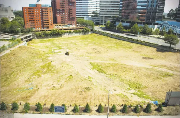  ?? Kathleen O'Rourke / File photo ?? The view of Stamford’s infamous “hole in the ground” in 2010. Constructi­on is underway for a residentia­l complex that will fill the site at the corner of Tresser Boulevard and Greyrock Place that had been vacant for about four decades.