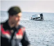  ?? Foto: APA / AFP / Ozan Kose ?? 33 Menschen starben Ende Jänner beim Untergang eines Flüchtling­sbootes in der Ägäis. Künftig will die Nato mit mehreren Schiffen die Situation beobachten.