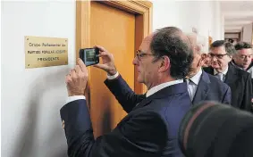  ?? ?? A placa a indicar o grupo parlamenta­r do CDS voltou a estar nas paredes da Assembleia da República. Paulo Portas estava lá e emocionou-se.