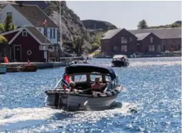  ?? FOTO: JACOB J. BUCHARD ?? Temperatur­en vil bli høy – også i vannet. Flere steder i Agder har det vaert over 22 grader i vannet.