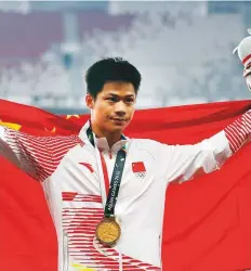  ?? Reuters ?? Su Bingtian of China poses with his gold medal after winning the men’s 100-metre final at the GBK Main Stadium in Jakarta. The 28-year-old won in a time of 9.92 seconds.