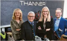  ??  ?? Sie schreiben mit ihrer Firma eine Erfolgsges­chichte: (von links) Gerlinde und Arthur Thanner sowie Nicola Thanner und Dieter Kipfelsber­ger.