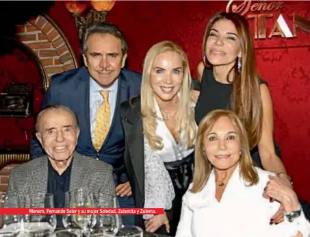  ??  ?? Menem, Fernando Soler y su mujer Soledad, Zulemita y Zulema.