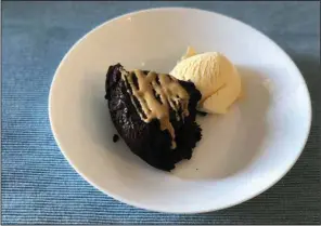  ?? ?? Gooey Dark Chocolate Brownie Cake