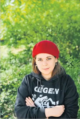  ?? [ Alexander Goll] ?? „Ich will nicht erwachsen werden. Erwachsene schwitzen so.“Stefanie Sargnagel, Jahrgang 1986, schreibt über Flüchtling­shelfer, Hassposter und besonders oft über sich selbst.