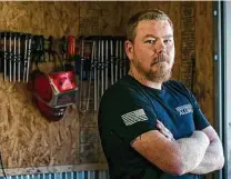  ?? Josie Norris / Staff photograph­er ?? Retired Army medic Chad Caylor directs Reforged, a free knife-making program he co-founded with his wife, Marilyn. At Reforged, veterans and first responders work through issues.