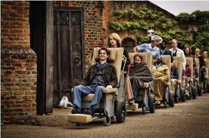  ?? FOTO: TEDDY CAVENDISH ?? VERKLIGHET­SBASERAT. Andrew Garfield som den förlamade Robin Cavendish som trotsade prognosern­a och levde
ett livsbejaka­nde liv.