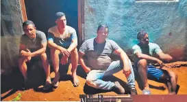  ?? ?? Estos son 4 de los 7 sindicados de formar parte de la banda que cometió el asalto en la madrugada de ayer en Yatytay, Dpto. de Itapúa, apresados anoche.