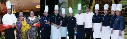  ??  ?? INDEPENDEN­CIA AT MARCO POLO. At the launching of the Independen­cia foodfest at Marco Polo Plaza Cebu from left, executive chef Juanito Abangan, Cebu Vice Gov. Agnes Magpale, and director of sales and marketing Lara Scarrow. Right photo shows Chef...