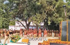  ?? PTI ?? Police officials pay tribute to inspector Subodh Kumar Singh ■ during a wreath-laying ceremony in Etah yesterday. Singh was killed in the violent clashes in Bulandshah­r on Monday.