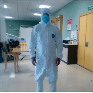  ?? M. G. ?? El médico fallecido en Jerez, vestido por el traje de protección durante la actual pandemia del Covid 19.