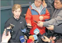  ?? AP PHOTO ?? South Korean women’s hockey team head coach Sarah Murray speaks Tuesday as she returns from the team’s U.S. training camp at Incehon Internatio­nal Airport in Incheon, South Korea.