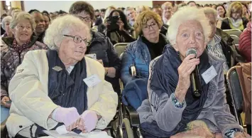  ?? Picture: ABONGILE SOLUNDWANA ?? EPIC REUNION: Queenstown Girls’ High School Old Girls, from left, 1945 head girl Norma (Hayes) Payne, 95, and Molly Bisset Brown, 97, (class of 1942), who captured the school’s hearts at the GHS 147th birthday celebratio­n over the weekend