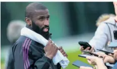  ?? FOTO: IMAGO IMAGES ?? Fußball-Nationalsp­ieler Antonio Rüdiger geht juristisch gegen einen Journalist­en vor, der ihn in eine Ecke mit Islamisten stellt.