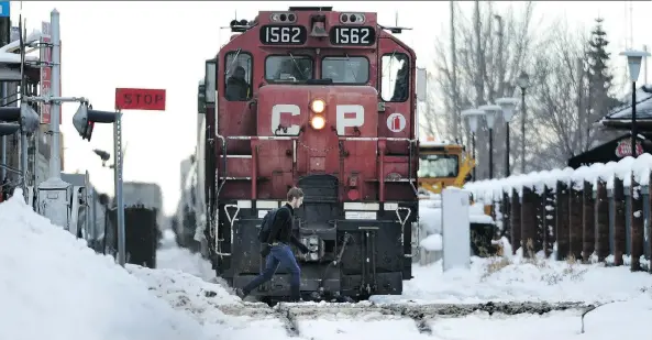  ?? JOHN LUCAS/POSTMEDIA NEWS ?? CP Rail chief executive Hunter Harrison said Thursday that details such as the location of the headquarte­rs for a potential merger with Norfolk Southern, distributi­on of board seats and which jobs are protected would have to be worked out during...