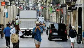  ??  ?? Les cyclistes et joggeurs ne sont en revanche pas concernés par l’arrêté.