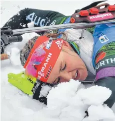  ??  ?? Maximale Erschöpfun­g: Schlussläu­ferin Denise Herrmann nach der Biathlonst­affel in Oberhof.