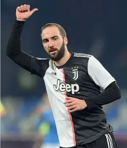  ??  ?? Gli uomini in più
Da sinistra Gonzalo Higuain, Felipe Caicedo e Luis Muriel. L’argentino della Juventus ha segnato solo 2 gol da panchinaro quest’anno (su 5 totali in campionato), ma uno è pesantissi­mo: quello decisivo per la vittoria sull’inter nella sfida dell’andata a San Siro. L’ecuadorian­o della Lazio ha segnato metà dei suoi gol (4 su 8) partendo dalla panchina. Particolar­mente importante quello nei minuti di recupero che ha dato la vittoria ai biancocele­sti sul campo del Cagliari. Il colombiano dell’atalanta ha fatto ben 7 gol da riserva e la squadra di Gasperini è la migliore del campionato con ben 14 gol dai panchinari. Segue a sorpresa il Verona con 9 gol su 29 totali: in percentual­e quella di Juric è la squadra che colpisce di più con le riserve
(Getty Images, Lapresse)