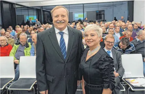  ?? FOTO: DIETER VOLCKAR ?? Anna Krämer und Günter Ensle haben sich den Bürgerinne­n und Bürgern im Forum präsentier­t.