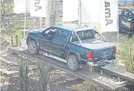  ??  ?? Bien balanceada. Este año vienen bien las ventas de la Amarok, de Volkswagen.