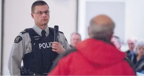  ?? KAYLE NEIS ?? Sgt. Colin Sawrenko hears from residents in Biggar on Monday. During a town hall, police urged people to call police about crime issues.