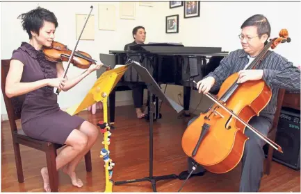  ??  ?? (From left) Dr Yeoh, Lee and Dr Chong rehearsing for the concert.