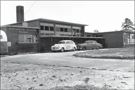  ?? KATHLEEN MOON / COURTESY OF KENAN RESEARCH CENTER AT ATLANTA HISTORY CENTER ?? A mobile Fulton County Health Department, Dental Division, car is parked outside the Alpharetta Colored School in 1952. The school was renamed Bailey-Johnson School in 1953.