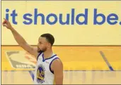  ?? SHAE HAMMOND — BAY AREA NEWS GROUP ?? The Warriors' Stephen Curry celebrates after making a basket in the fourth quarter against Memphis Grizzlies at the Chase Center in San Francisco on Monday.